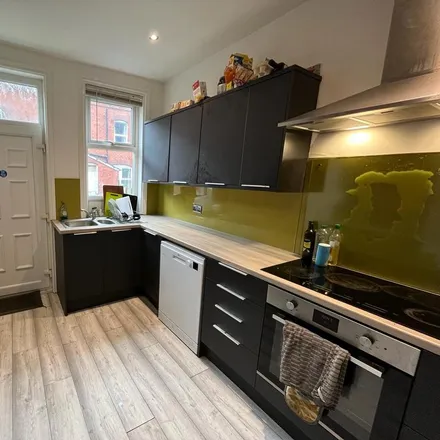 Rent this 5 bed house on 31-85 Headingley Avenue in Leeds, LS6 3EJ