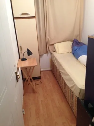 Rent this 1 bed house on London in Slade Green, GB