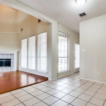 Image 3 - 2922 Woods Drive, Plano, TX 75025, USA - House for rent