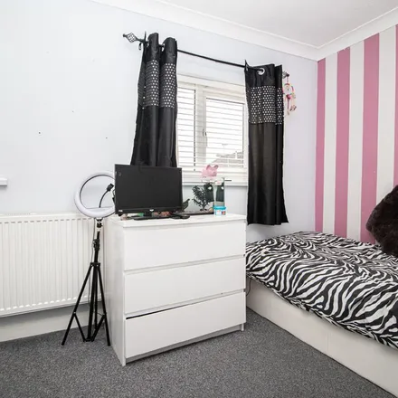 Rent this 2 bed duplex on Bryn Derwen in Cardiff, CF15 8DN