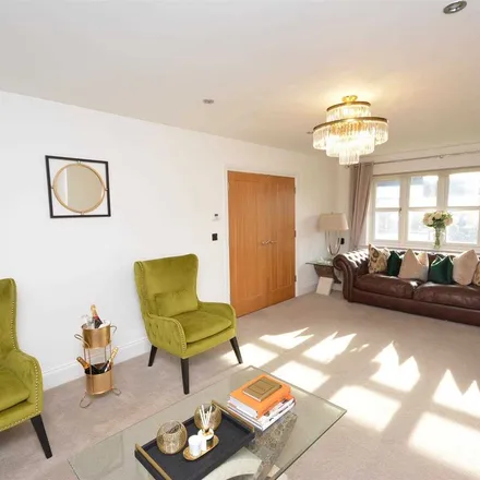 Rent this 5 bed apartment on Tyle Green in London, RM11 2TB