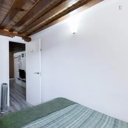 Image 2 - Calle Mediodía Grande, 14, 28005 Madrid, Spain - Apartment for rent