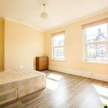 Image 2 - Romilly Road, London, N4 2QZ, United Kingdom - Townhouse for rent