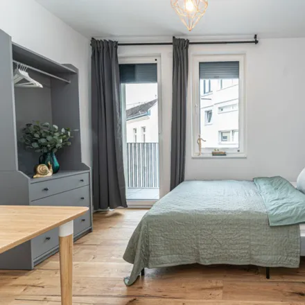 Rent this 5 bed room on Cunostraße 44A in 14193 Berlin, Germany