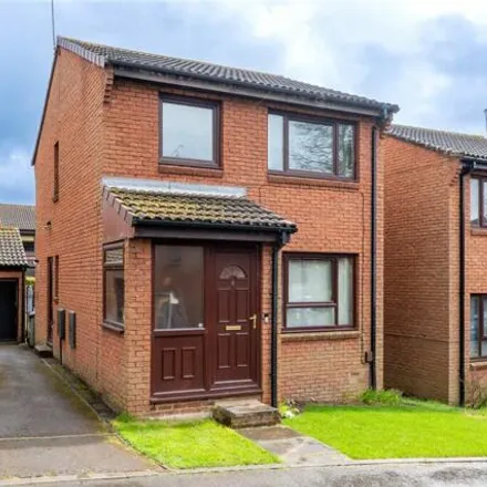 Buy this 3 bed house on Summerhill Place in Leeds, LS8 2EN