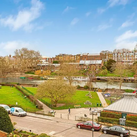 Rent this 2 bed apartment on Clevedon Road in London, TW1 2HU