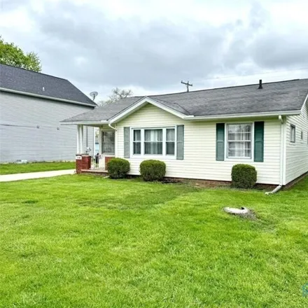 Buy this 3 bed house on 1152 Scott Street in Maumee, OH 43537