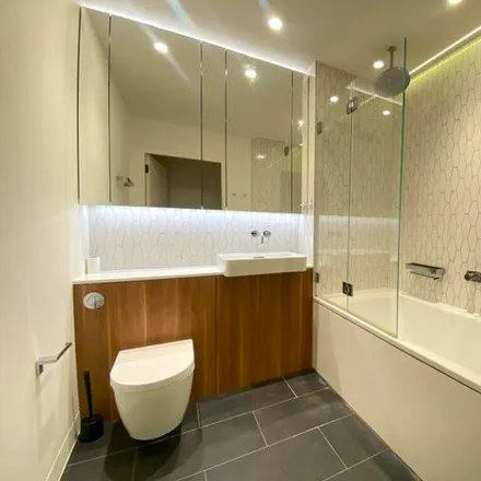 Image 5 - Wood Crescent, London, W12 7GS, United Kingdom - Apartment for rent