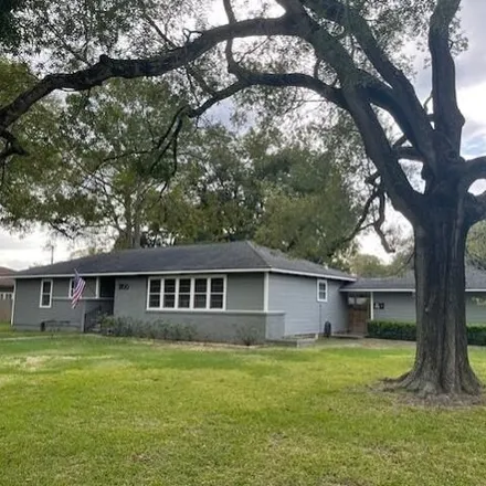 Buy this 3 bed house on 3114 14th Street in Bay City, TX 77414
