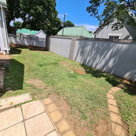 Image 5 - Chicken Licken, Oppenheimer Road, Athlone Park, Umbogintwini, South Africa - Apartment for rent