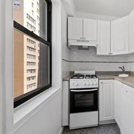 Image 3 - 333 East 75th Street, New York, NY 10021, USA - Apartment for rent