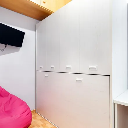 Rent this 4 bed room on Super Alimentació in Carrer Nou de la Rambla, 08001 Barcelona