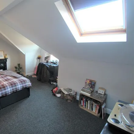 Image 3 - Back Estcourt Avenue, Leeds, LS6 3EY, United Kingdom - Townhouse for rent