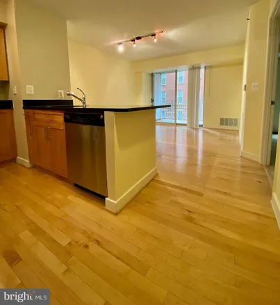 Image 3 - The Chase at Bethesda, 7500 Woodmont Avenue, Bethesda, MD 22814, USA - Apartment for rent