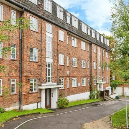 Buy this 2 bed apartment on Victoria Crescent in London, SE19 1AF
