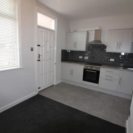 Image 2 - St Cuthberts Way, Darlington, DL1 5LN, United Kingdom - Townhouse for rent