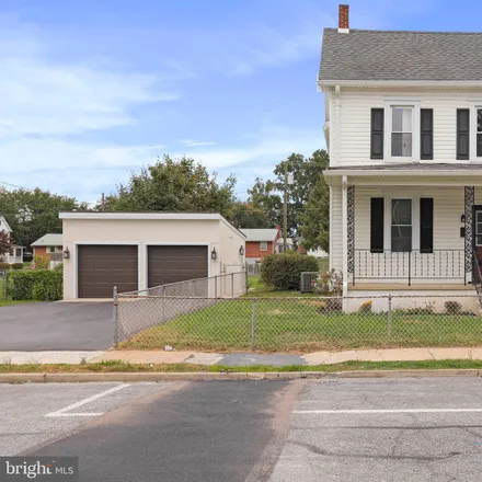 Buy this 4 bed house on 915 Chestnut Street in Hagerstown, MD 21740