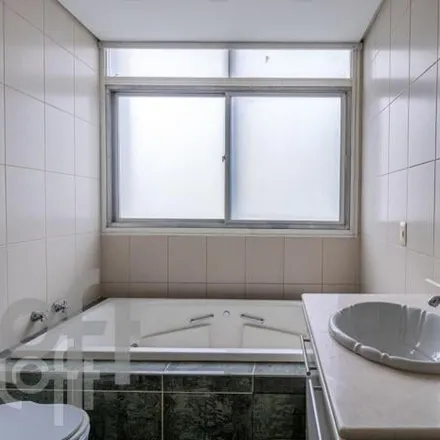 Buy this 2 bed apartment on Avenida Angélica 589 in Santa Cecília, São Paulo - SP