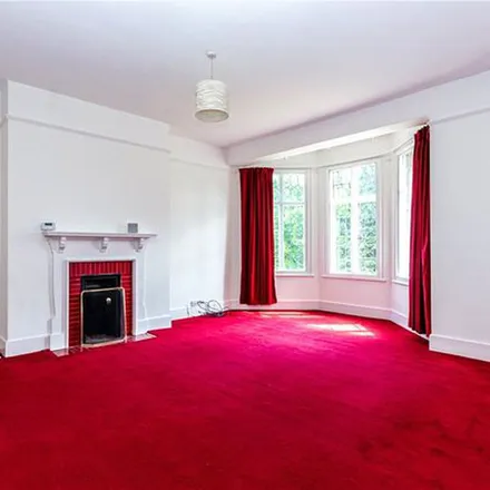 Rent this 3 bed apartment on 84 Cross Oak Road in Berkhamsted, HP4 3HZ