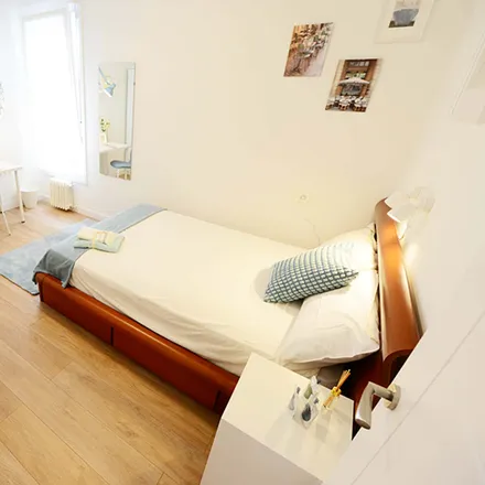 Rent this 1 bed room on Calle Calixto Díez / Calixto Diez kalea in 11, 48012 Bilbao