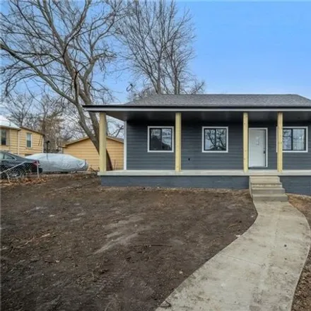 Buy this 2 bed house on 1890 Logan Avenue in Des Moines, IA 50316