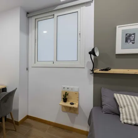 Rent this 7 bed room on Carrer de Balmes in 337, 08006 Barcelona