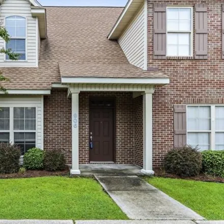 Rent this 3 bed townhouse on 916 Jefferson Drive in Gulfport, MS 39507