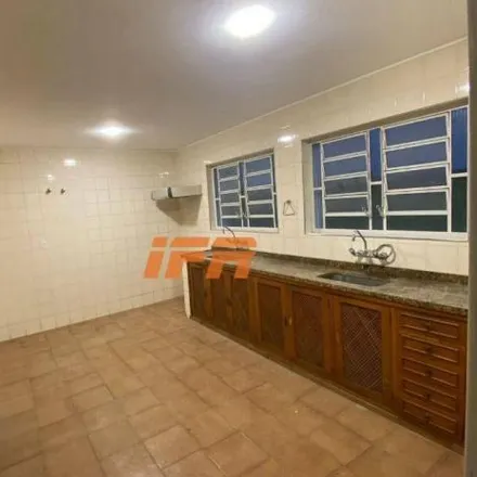 Rent this 2 bed house on Rua Professor Nelson Freire Campello in Centro, Taubaté - SP