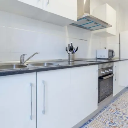 Rent this 6 bed apartment on Carrer de Ciscar in 54, 46005 Valencia