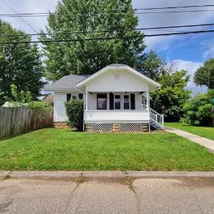 Buy this 2 bed house on 855 Maple Street in Parkersburg, WV 26101