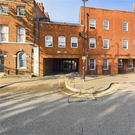 Rent this 3 bed apartment on Home Court in 96 London Street, Katesgrove
