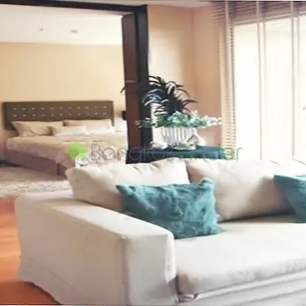 Rent this 2 bed apartment on Krung Kasem Road in Khlong Maha Nak Subdistrict, Pom Prap Sattru Phai District