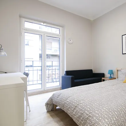 Rent this 4 bed room on Carrer del Comte d'Altea in 52, 46005 Valencia
