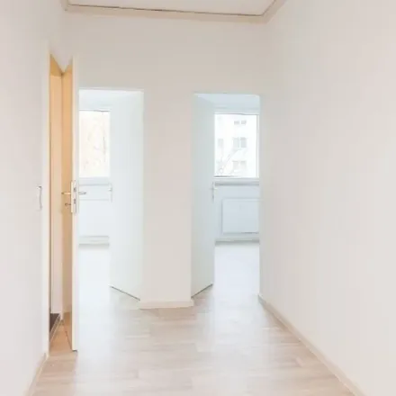 Rent this 3 bed apartment on Ouluer Straße 5 in 06130 Halle (Saale), Germany