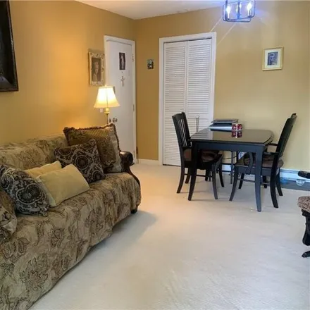 Buy this 1 bed condo on Apple Valley Parkway in Smithfield, RI 02917