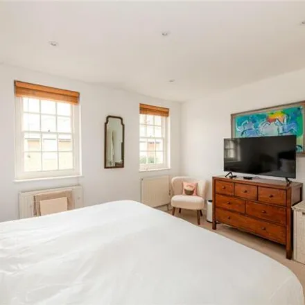 Image 9 - 2 Avondale Park Gardens, London, W11 4PR, United Kingdom - House for sale