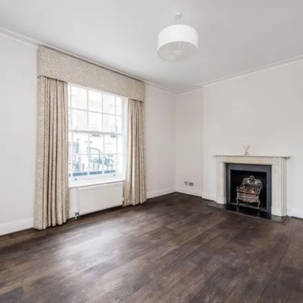 Rent this 5 bed townhouse on Montpelier Square in London, SW7 1JU