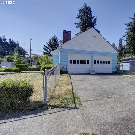 Image 6 - 835 Southeast 130th Avenue, Portland, OR 97233, USA - House for sale