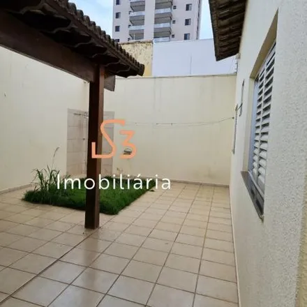 Buy this 3 bed house on Avenida Doutor Vicente Salles Guimarães in Alto Umuarama, Uberlândia - MG