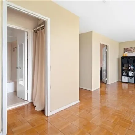 Image 8 - 3671 Hudson Manor Terrace, New York, NY 10471, USA - Apartment for sale