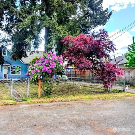 Buy this 3 bed house on 816 5th Street Southeast in Auburn, WA 98002