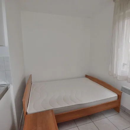 Rent this 1 bed apartment on Place de l'Église in 91190 Gif-sur-Yvette, France