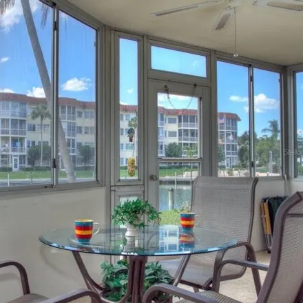 Image 6 - 1324 North Portofino Drive, Siesta Key, FL 34242, USA - Condo for rent