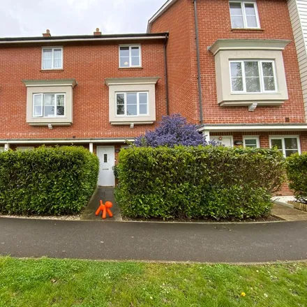 Rent this 1 bed townhouse on Chequers Avenue in Buckinghamshire, HP11 1GD