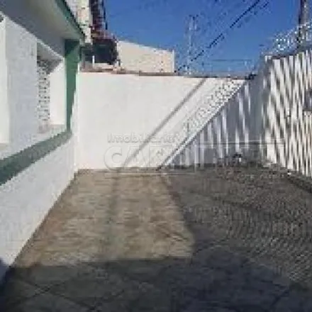 Rent this 2 bed house on Rua Doutor Bernardino de Campos in Vila Prado, São Carlos - SP