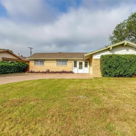 Buy this 3 bed house on 698 Maple Avenue in Burleson, TX 76028