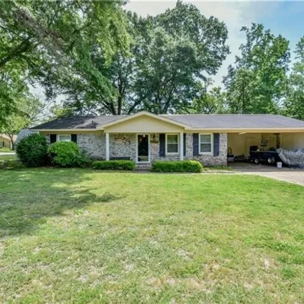 Buy this 3 bed house on 14403 White Oaks Drive in Tuscaloosa County, AL 35405