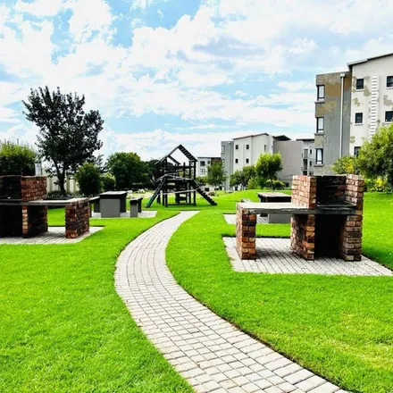 Image 3 - Fourways High School, Fisant Avenue, Johannesburg Ward 115, Randburg, 2068, South Africa - Apartment for rent