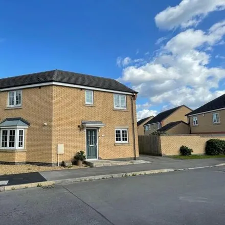 Buy this 3 bed duplex on unnamed road in Peterborough, PE2 8FR