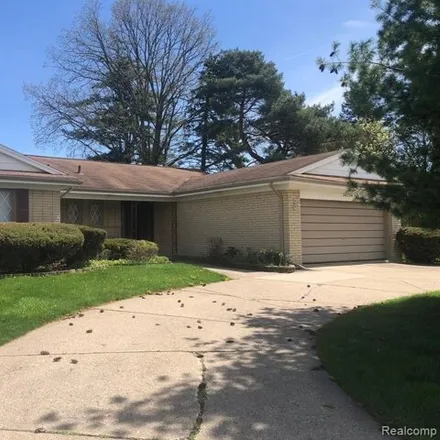 Buy this 3 bed house on 16973 Cedar Croft Place in Southfield, MI 48076